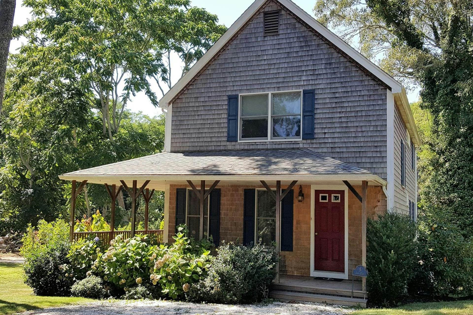 Charming Farmhouse with Central A/C Close to Town